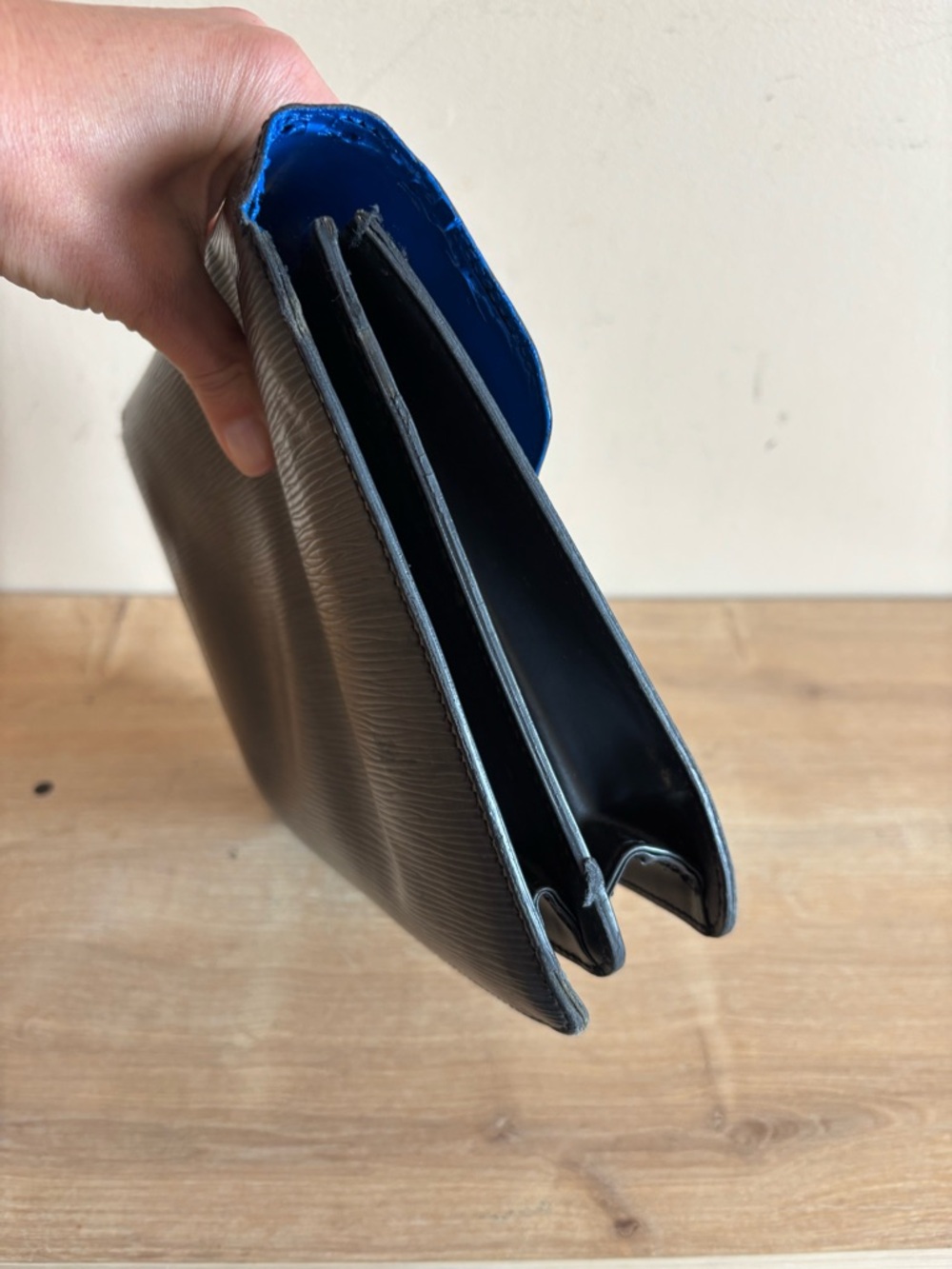 Authentic Louis Vuitton leather clutch - Picture 4 of 10